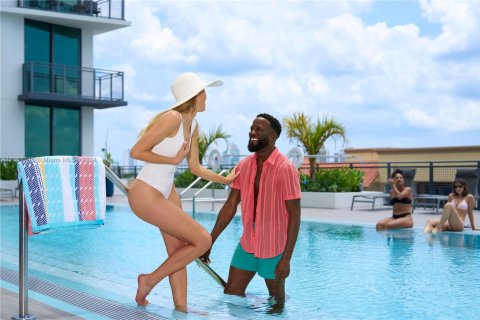 Снять в аренду виллу или дом в Холливуд, Флорида 2 спальни, 94.67м2, № 1977921 - фото 1