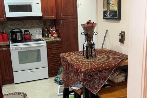 Снять в аренду коммерческую недвижимость в Санни-Айлс-Бич, Флорида 1 спальня, 65.5м2, № 1958769 - фото 23