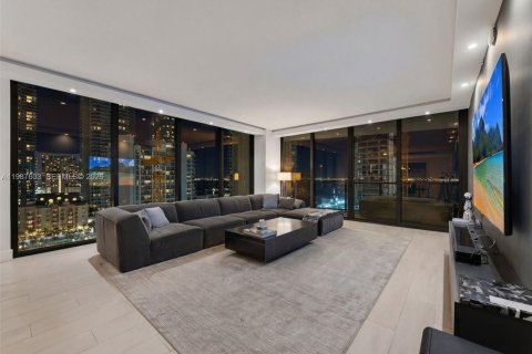 Кондоминиум с 2 спальнями в Майами, Флорида № 2048904