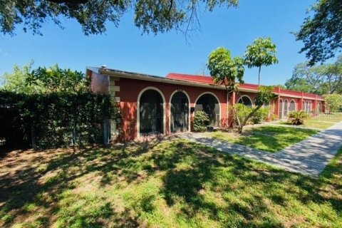 Apartment in Pinellas Park, Florida 2 bedrooms, 97.45 sq.m. № 2236442 - photo 2