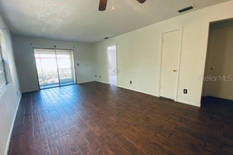 Apartment in Pinellas Park, Florida 2 bedrooms, 97.45 sq.m. № 2236442 - photo 12