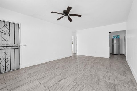 Снять в аренду квартиру в Майами, Флорида 2 спальни, 145.39м2, № 1989187 - фото 12