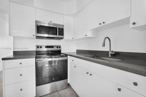 Снять в аренду квартиру в Майами, Флорида 2 спальни, 145.39м2, № 1989187 - фото 3