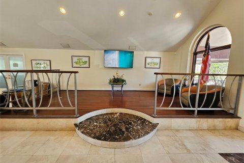 Condo in Saint Petersburg, Florida, 2 bedrooms № 2115536 - photo 23