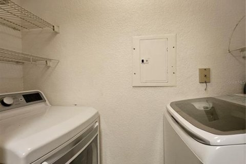 Condo in Saint Petersburg, Florida, 2 bedrooms № 2115536 - photo 9