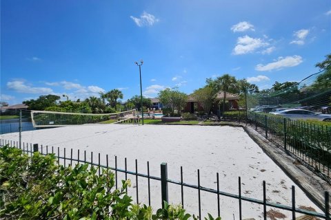 Condo in Saint Petersburg, Florida, 2 bedrooms № 2115536 - photo 26