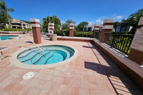 Condo in Saint Petersburg, Florida, 2 bedrooms № 2115536 - photo 21