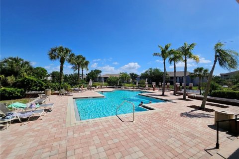 Condo in Saint Petersburg, Florida, 2 bedrooms № 2115536 - photo 19