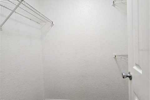 Condo in Saint Petersburg, Florida, 2 bedrooms № 2115536 - photo 15