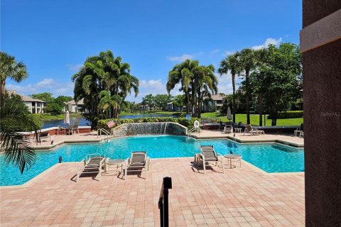 Condo in Saint Petersburg, Florida, 2 bedrooms № 2115536 - photo 18