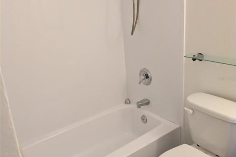 Condo in Saint Petersburg, Florida, 2 bedrooms № 2115536 - photo 17