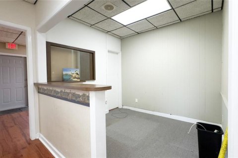 Снять в аренду коммерческую недвижимость в Сент-Питерсберг, Флорида 211.82м2, № 1916878 - фото 3