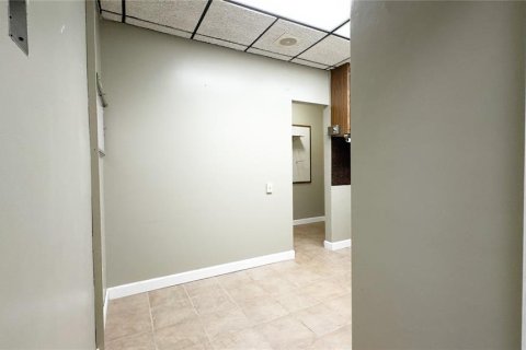 Снять в аренду коммерческую недвижимость в Сент-Питерсберг, Флорида 211.82м2, № 1916878 - фото 15