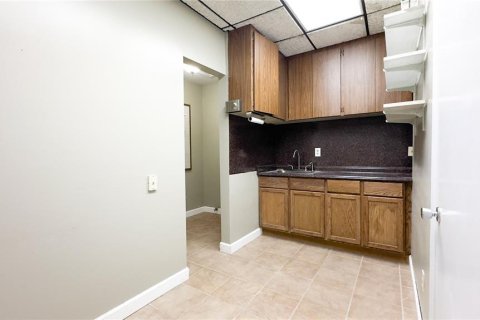 Снять в аренду коммерческую недвижимость в Сент-Питерсберг, Флорида 211.82м2, № 1916878 - фото 16