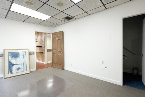 Снять в аренду коммерческую недвижимость в Сент-Питерсберг, Флорида 211.82м2, № 1916878 - фото 5