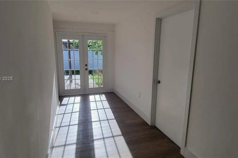 House in Miramar, Florida 3 bedrooms, 123.75 sq.m. № 1930689 - photo 6