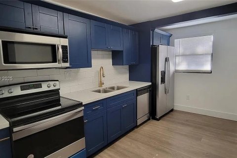 House in Miramar, Florida 3 bedrooms, 123.75 sq.m. № 1930689 - photo 3