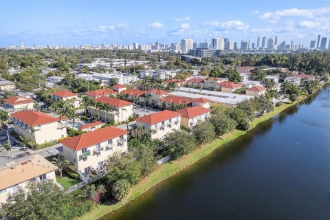 Touwnhouse à vendre à North Miami Beach, Floride: 3 chambres, 104.33 m2 № 1693591 - photo 5