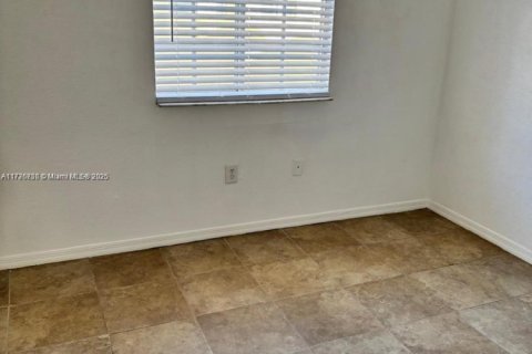 Touwnhouse à vendre à North Miami Beach, Floride: 3 chambres, 104.33 m2 № 1693591 - photo 13