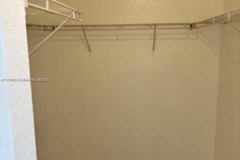 Touwnhouse à vendre à North Miami Beach, Floride: 3 chambres, 104.33 m2 № 1693591 - photo 14