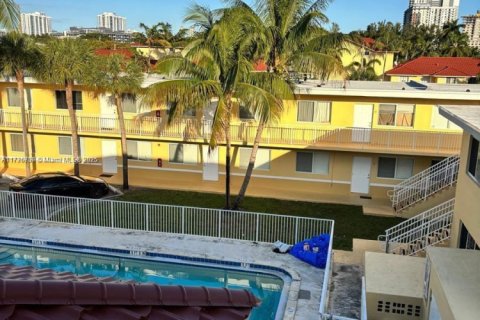 Touwnhouse à vendre à North Miami Beach, Floride: 3 chambres, 104.33 m2 № 1693591 - photo 12