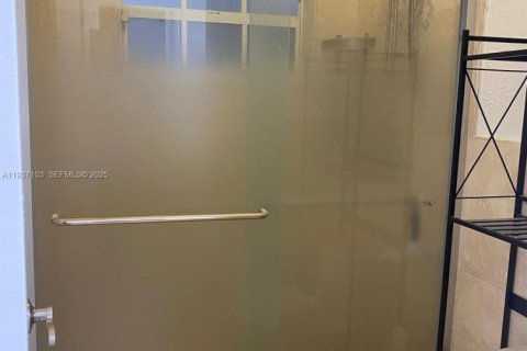 Commercial property in Miami, Florida 1 bedroom, 243.5 sq.m. № 1994916 - photo 8