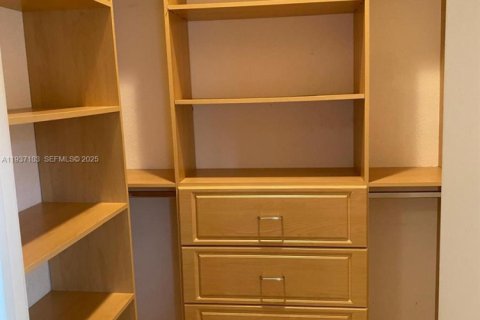 Commercial property in Miami, Florida 1 bedroom, 243.5 sq.m. № 1994916 - photo 5