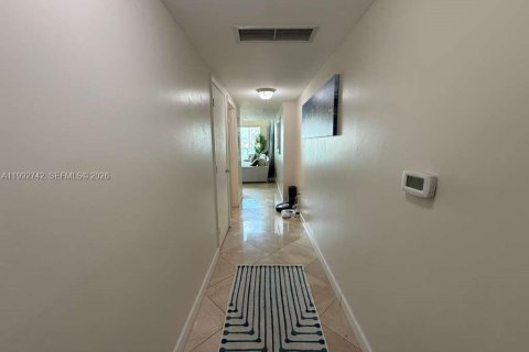 Condominio en alquiler en Miami, Florida, 1 dormitorio, 91.14 m2 № 2056388 - foto 8