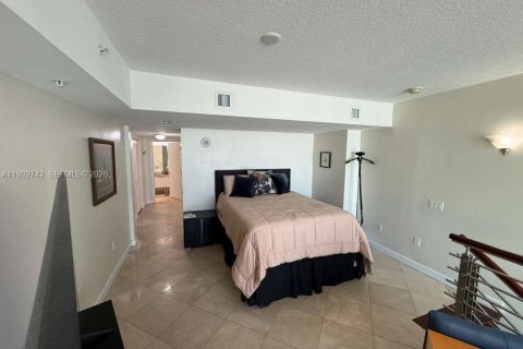 Condominio en alquiler en Miami, Florida, 1 dormitorio, 91.14 m2 № 2056388 - foto 16