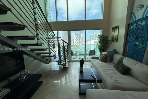 Condominio en Miami, Florida, 1 dormitorio  № 2056388
