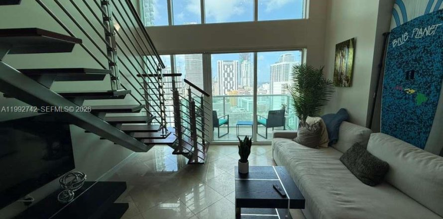 Condominio en Miami, Florida, 1 dormitorio  № 2056388