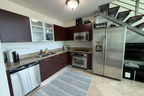 Condominio en alquiler en Miami, Florida, 1 dormitorio, 91.14 m2 № 2056388 - foto 4