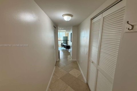 Condominio en alquiler en Miami, Florida, 1 dormitorio, 91.14 m2 № 2056388 - foto 9
