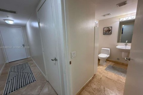 Condominio en alquiler en Miami, Florida, 1 dormitorio, 91.14 m2 № 2056388 - foto 10