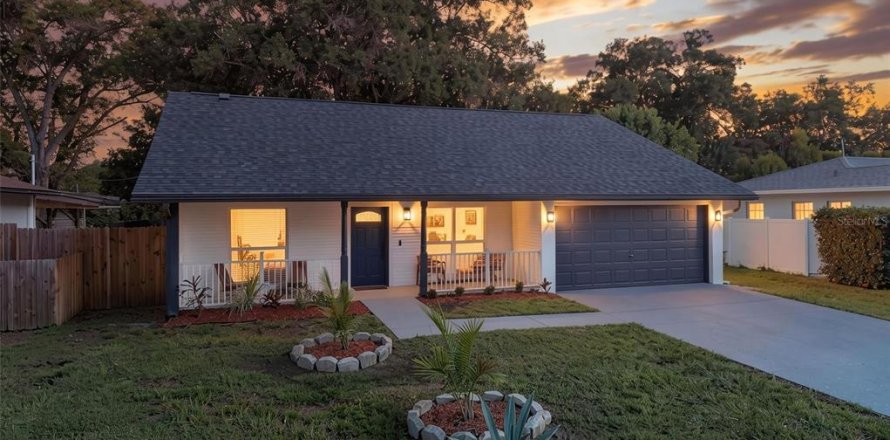 House in Clearwater, Florida 3 bedrooms, 141.4 sq.m. № 2423963