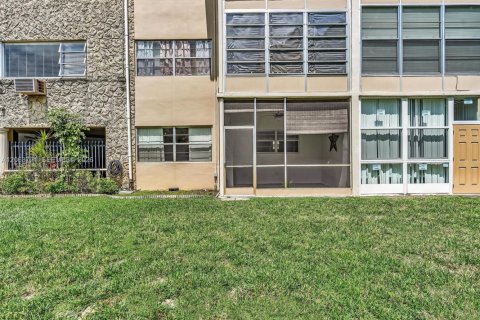 Condo in Lauderdale Lakes, Florida, 1 bedroom  № 2275122 - photo 25
