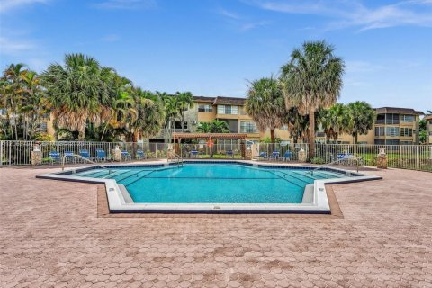 Condo in Lauderdale Lakes, Florida, 1 bedroom  № 2275122 - photo 21