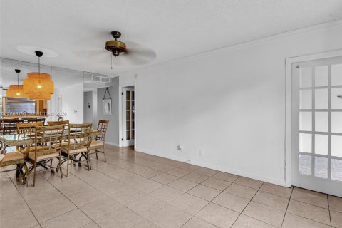 Condo in Lauderdale Lakes, Florida, 1 bedroom  № 2275122 - photo 10