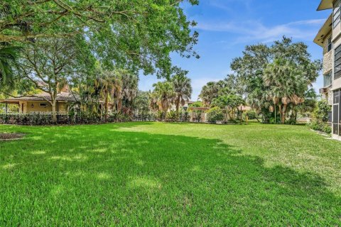 Condo in Lauderdale Lakes, Florida, 1 bedroom  № 2275122 - photo 22