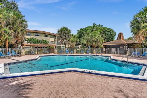 Condo in Lauderdale Lakes, Florida, 1 bedroom  № 2275122 - photo 20