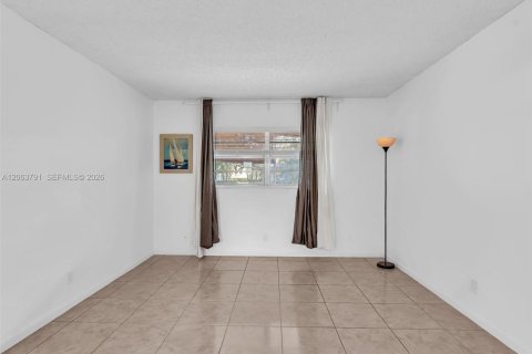 Condo in Lauderdale Lakes, Florida, 1 bedroom  № 2275122 - photo 15