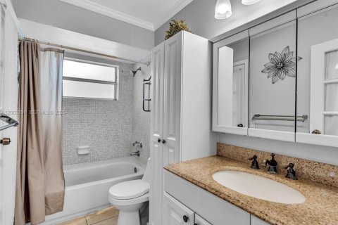 Condo in Lauderdale Lakes, Florida, 1 bedroom  № 2275122 - photo 12
