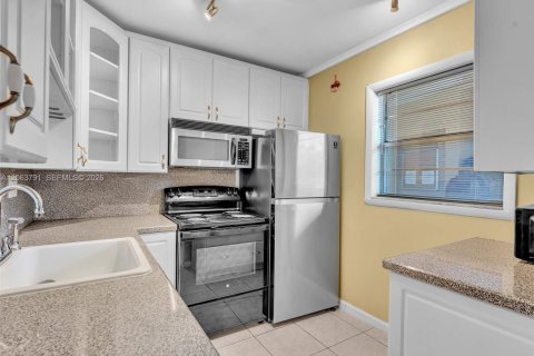 Condo in Lauderdale Lakes, Florida, 1 bedroom  № 2275122 - photo 7