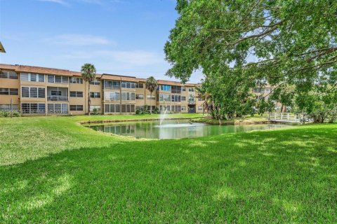 Condo in Lauderdale Lakes, Florida, 1 bedroom  № 2275122 - photo 23