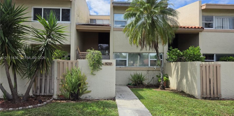Touwnhouse à Miami, Floride 3 chambres, 136.66 m2 № 2436124