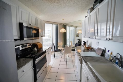 Condominio en alquiler en Sunny Isles Beach, Florida, 2 dormitorios, 160.72 m2 № 1935414 - foto 5