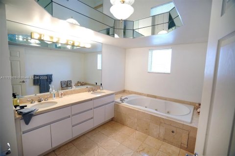 Condominio en alquiler en Sunny Isles Beach, Florida, 2 dormitorios, 160.72 m2 № 1935414 - foto 14