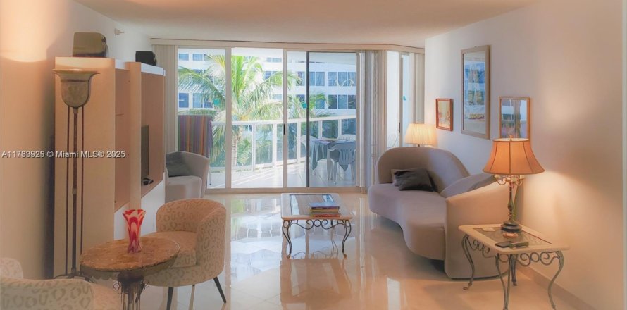 Condominio en Sunny Isles Beach, Florida, 2 dormitorios  № 1935414