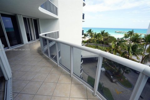 Condominio en alquiler en Sunny Isles Beach, Florida, 2 dormitorios, 160.72 m2 № 1935414 - foto 15