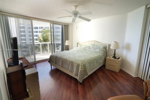 Condominio en alquiler en Sunny Isles Beach, Florida, 2 dormitorios, 160.72 m2 № 1935414 - foto 12